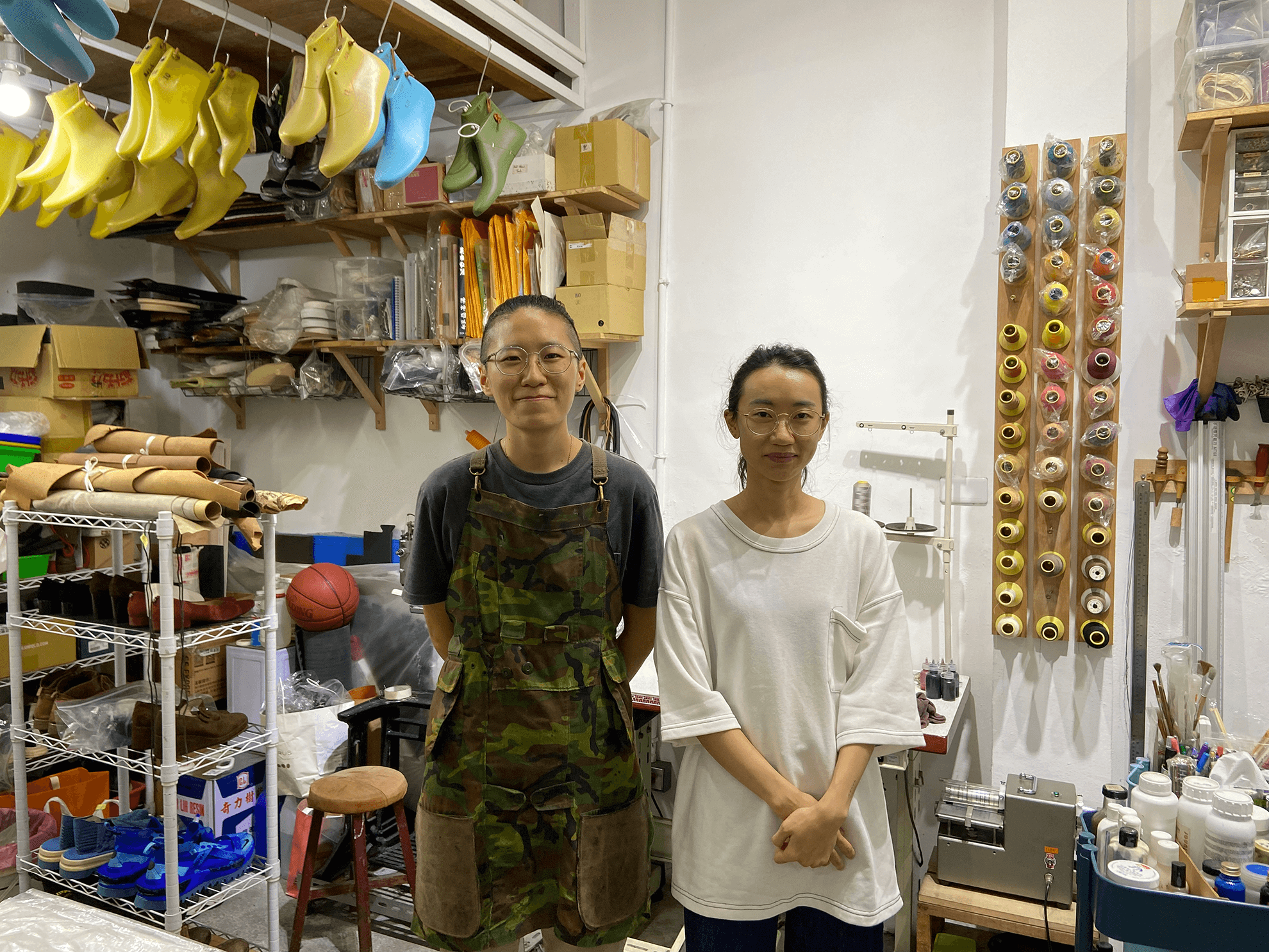 陸陸鞋包維修工作室的鐘安宜和李柔